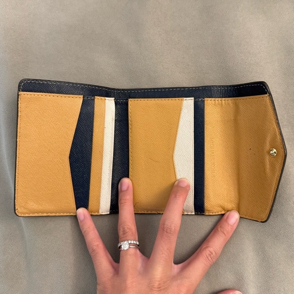 Michael Kors Navy Wallet w/ zipper cream change pouch - Picture 5 of 5
